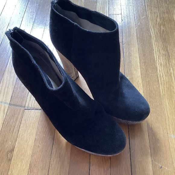 Steve Madden PAMMYY Ladies Size 6.5 Solid Black Faux Suede Slip-On Wedge Heels - Picture 1 of 3